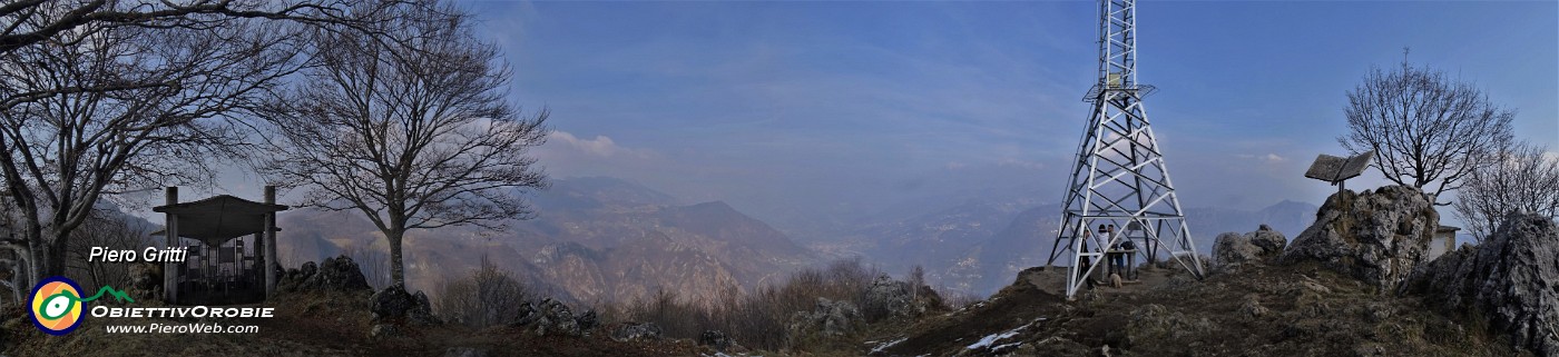 60 Vista panoramica dalla cima del Monte Zucco (1232 m).jpg